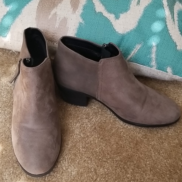 Grey Low Cut Boots - Picture 2 of 5